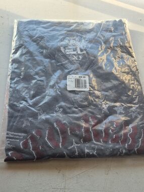 Gray Graphic Tee with Red and White Star Details Helix Xxl